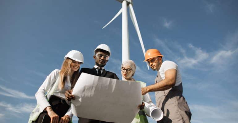 How to become a renewable energy consultant